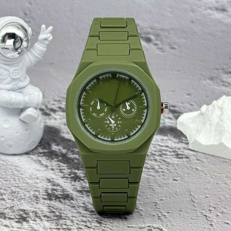Famous Brand Fake Three-Eyed D - Luxury Watch Wallpaper review and price